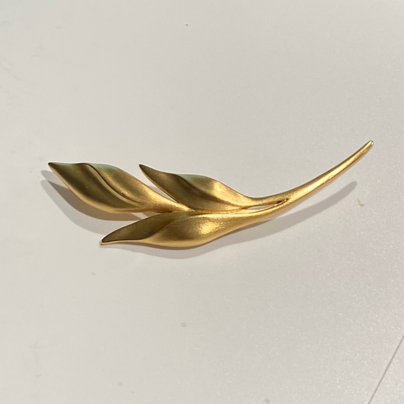 Vintage leaf brooch - Picture 3 of 5